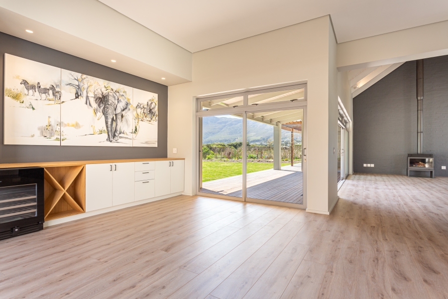 4 Bedroom Property for Sale in Lake Michelle Western Cape